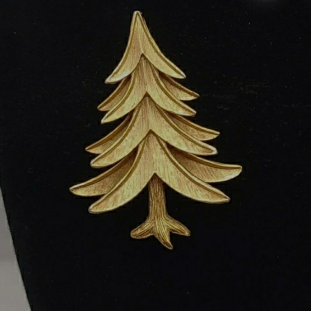 Trifari Crown‎ 1950s Gold Brooch